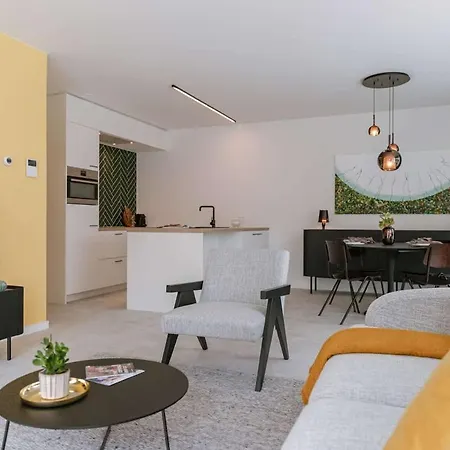 Cozy With Terrace In Ostend- New *
